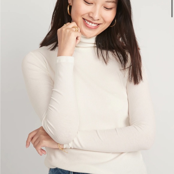 Old Navy Tops - NWT Ribbed crop turtleneck